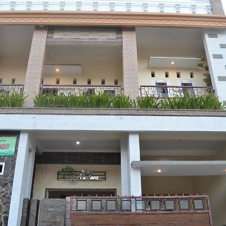 Griya Nelwan Guest House Malang Dış mekan fotoğraf
