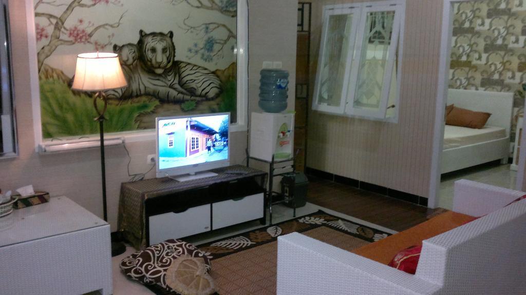 Griya Nelwan Guest House Malang Dış mekan fotoğraf