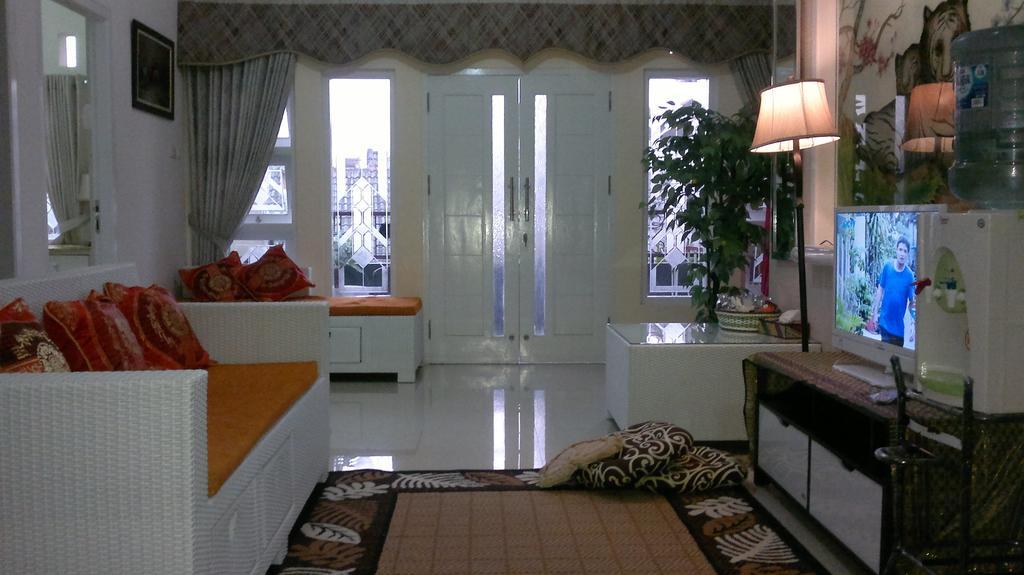 Griya Nelwan Guest House Malang Dış mekan fotoğraf