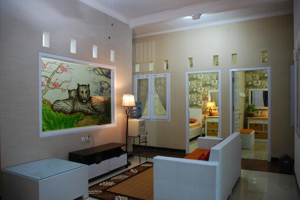 Griya Nelwan Guest House Malang Dış mekan fotoğraf