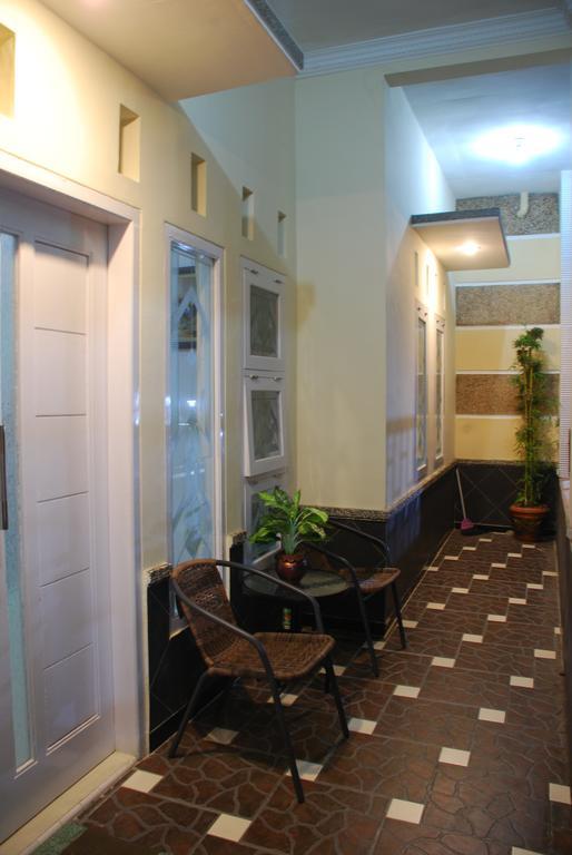 Griya Nelwan Guest House Malang Dış mekan fotoğraf